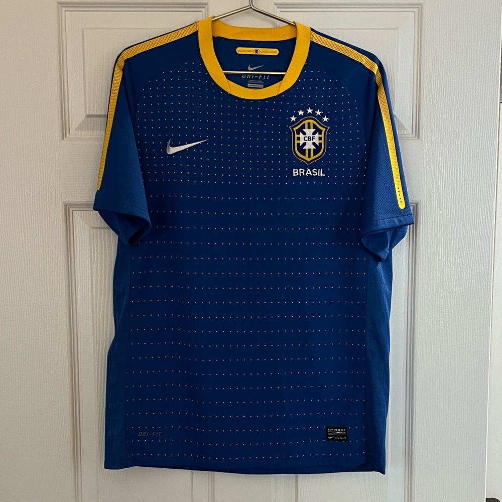 Retro Brazil Men’s medium Nike 2010 2011 Away soccer Jersey